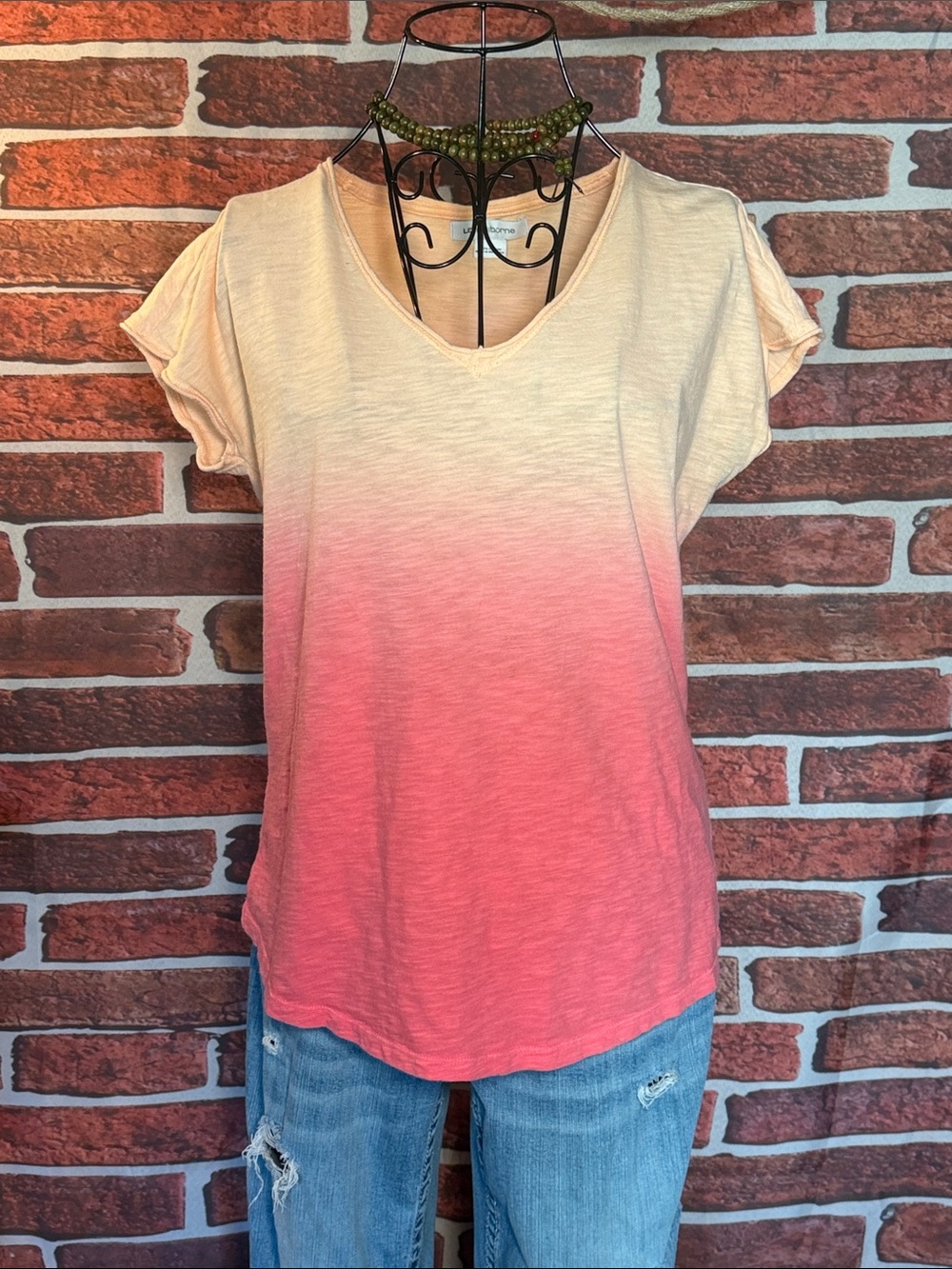👚 Liz Claiborne Ombre V-Neck Top — Peach to Coral — Sz M